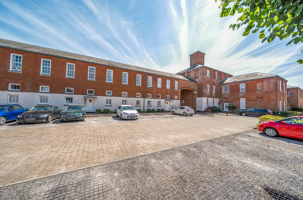 Property photo 1 of 15 1492663-3-6A4Fe1B...
