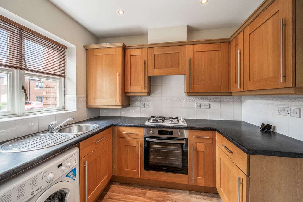Property photo 2 of 21