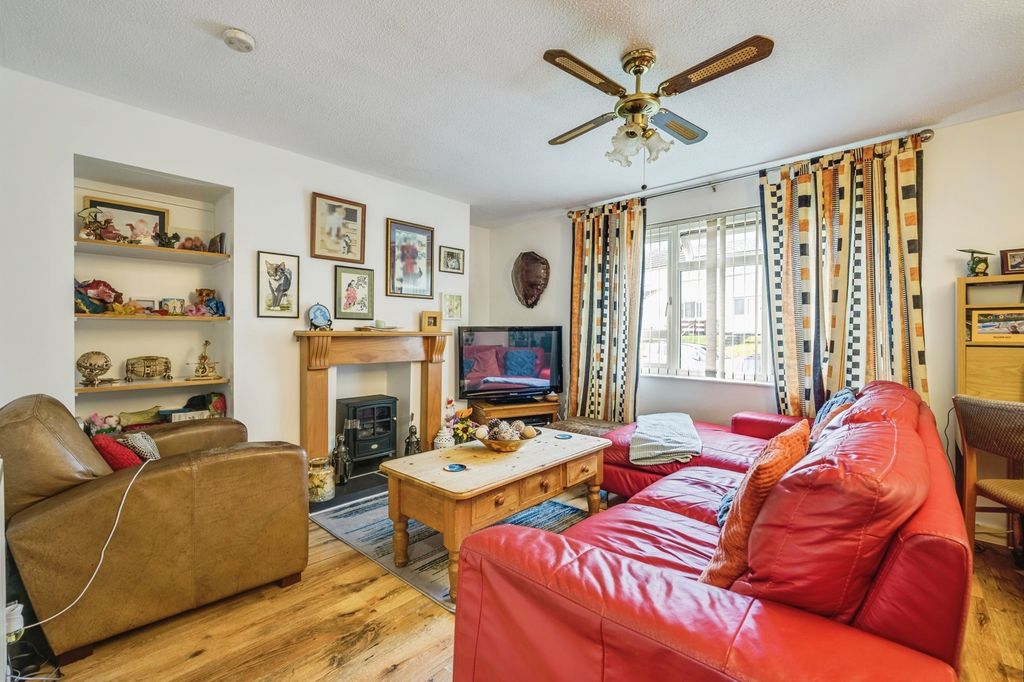 Property photo 3 of 17 Photo