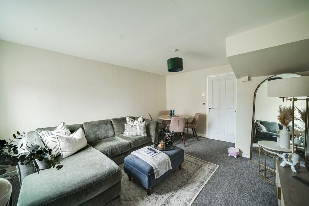 Property photo 2 of 26