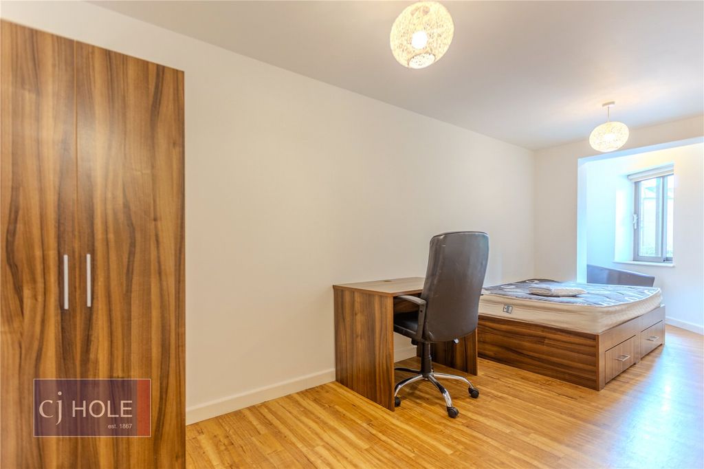 Property photo 3 of 22 Picture No. 09