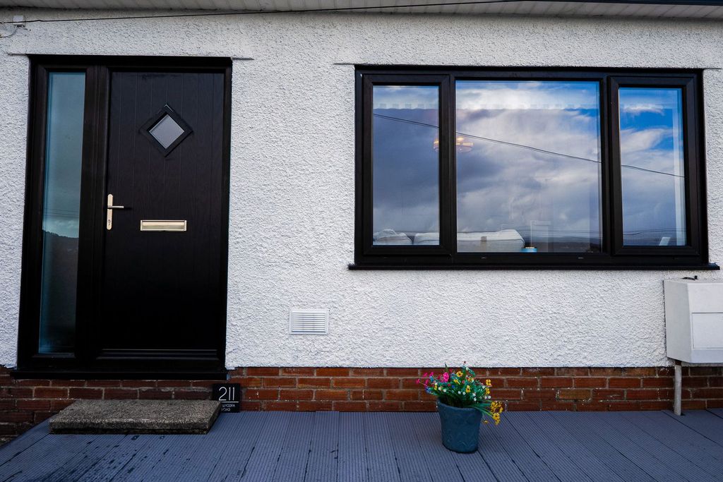 Property photo 2 of 26