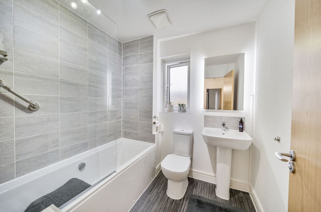 Property photo 3 of 28 1345727-9-68Aed58...