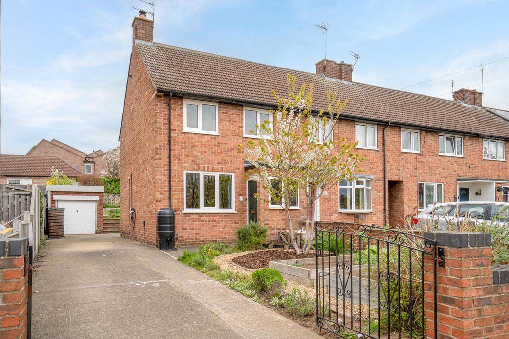 Property photo 1 of 16 Front (Exterior)