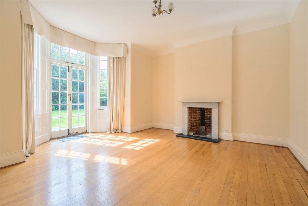 Additional image 10 of 6 bed detached house to rentFlint House, 2 Mill Lane, Langstone, Havant, Hampshire PO9