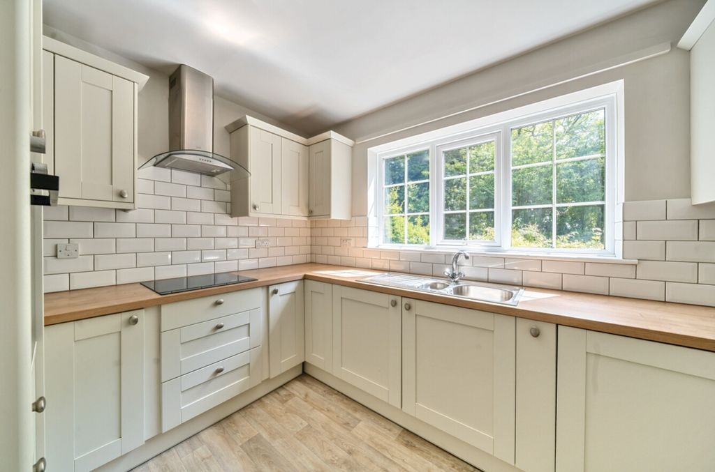 Property photo 3 of 21 1299715-8-682Dd7Fc224De-Arw.Nef (1)