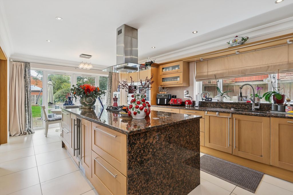 Property photo 3 of 19 Image