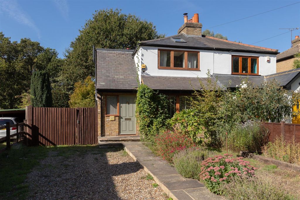 Property photo 1 of 37 Forest Drive, E17