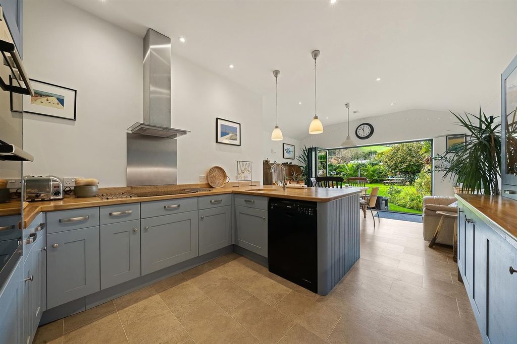Property photo 1 of 31 Kitchen 2.Jpg