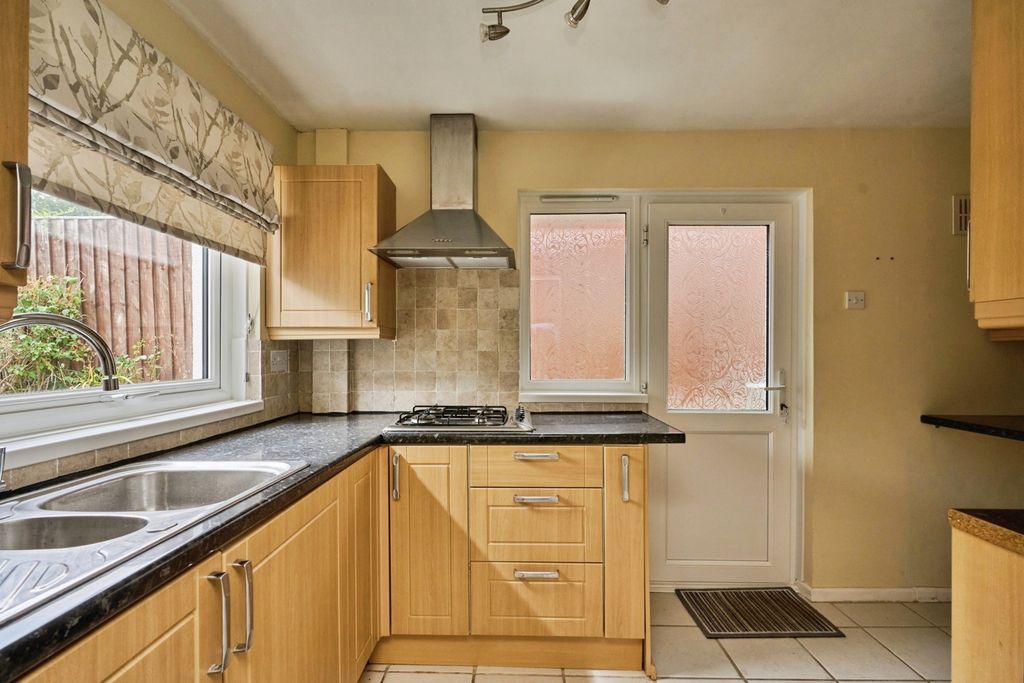 Property photo 2 of 16 Kitchen