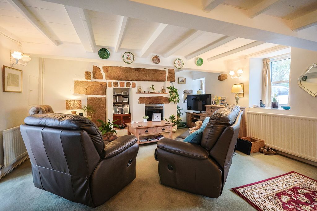 Property photo 3 of 19 Photo 2