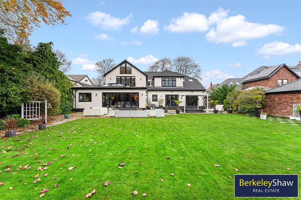 Property photo 3 of 75 Derby Avenue Formby-11.Jpg