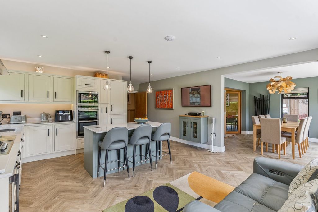 Property photo 2 of 38