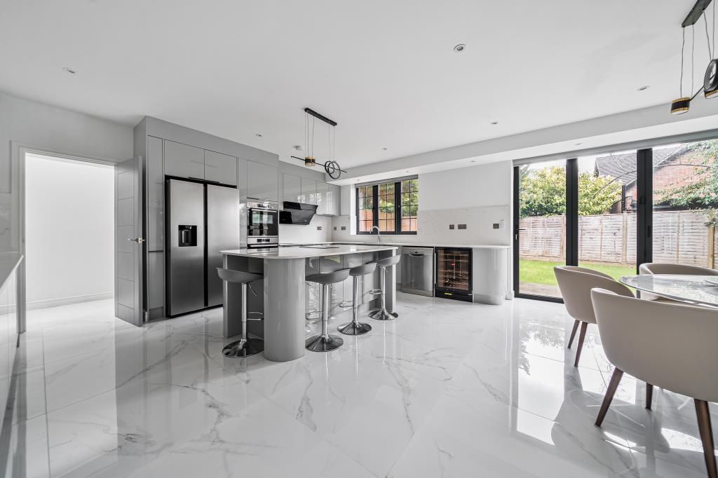 Property photo 3 of 24 Kitchen