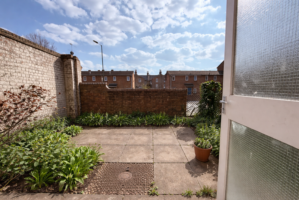 Property photo 3 of 6 Garden