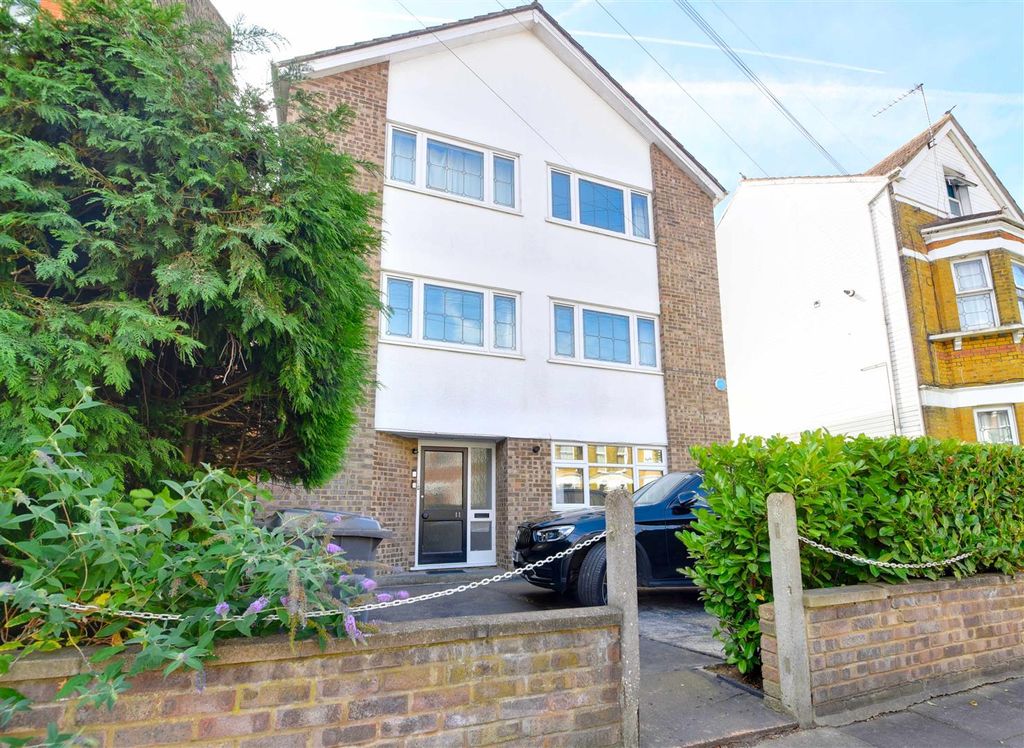 Property photo 2 of 10 11A_Lincoln_Road_Pic_1.Jpg
