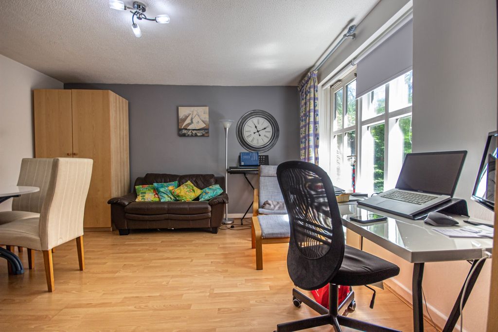 Property photo 3 of 8 3