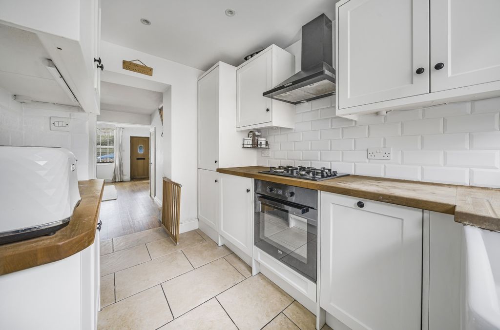 Property photo 3 of 14 Kitchen