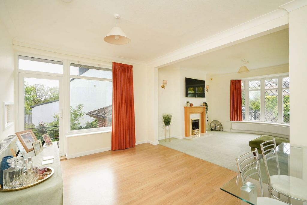 Property photo 2 of 30