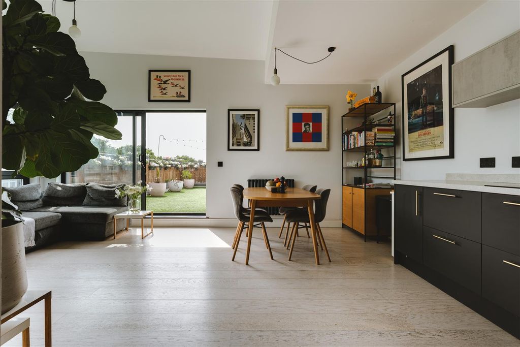 Property photo 3 of 32 Limehouse Lodge-21.Jpg