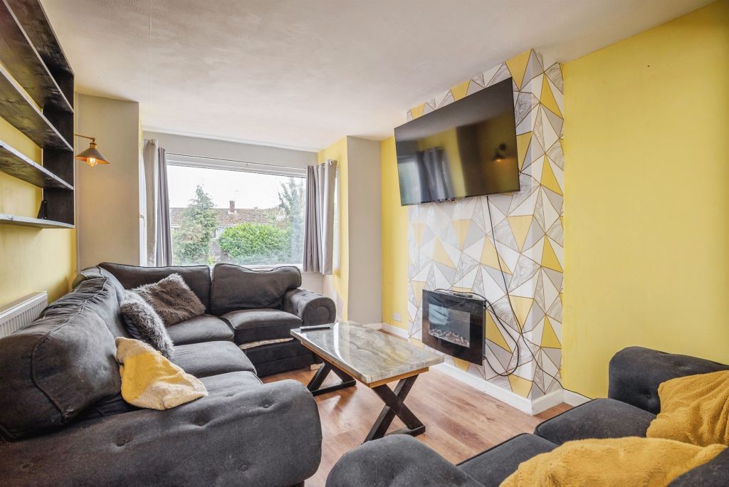 Property photo 2 of 17