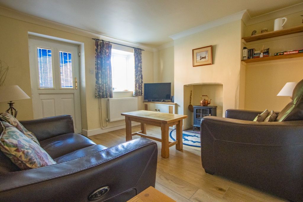 Property photo 2 of 18 4145374