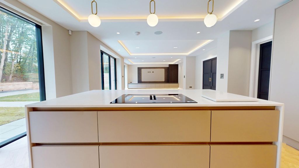 Property photo 3 of 48 4612783