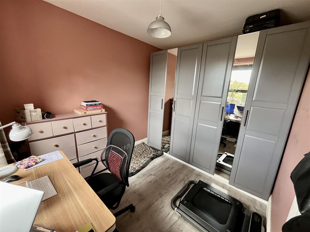 Property photo 2 of 27 Office/Bedroom 4