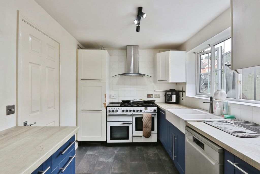 Property photo 2 of 17 Kitchen