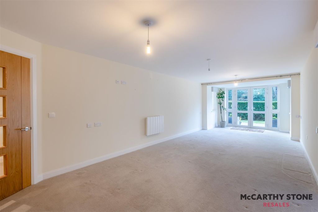 Property photo 2 of 24 8628691-Interior04.Jpg