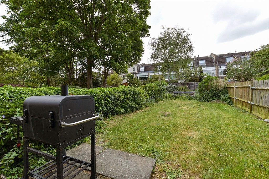 Property photo 2 of 8 Communal Gardens