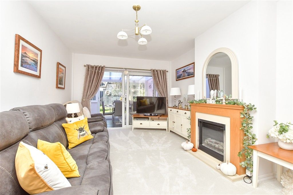 Property photo 1 of 17 Lounge