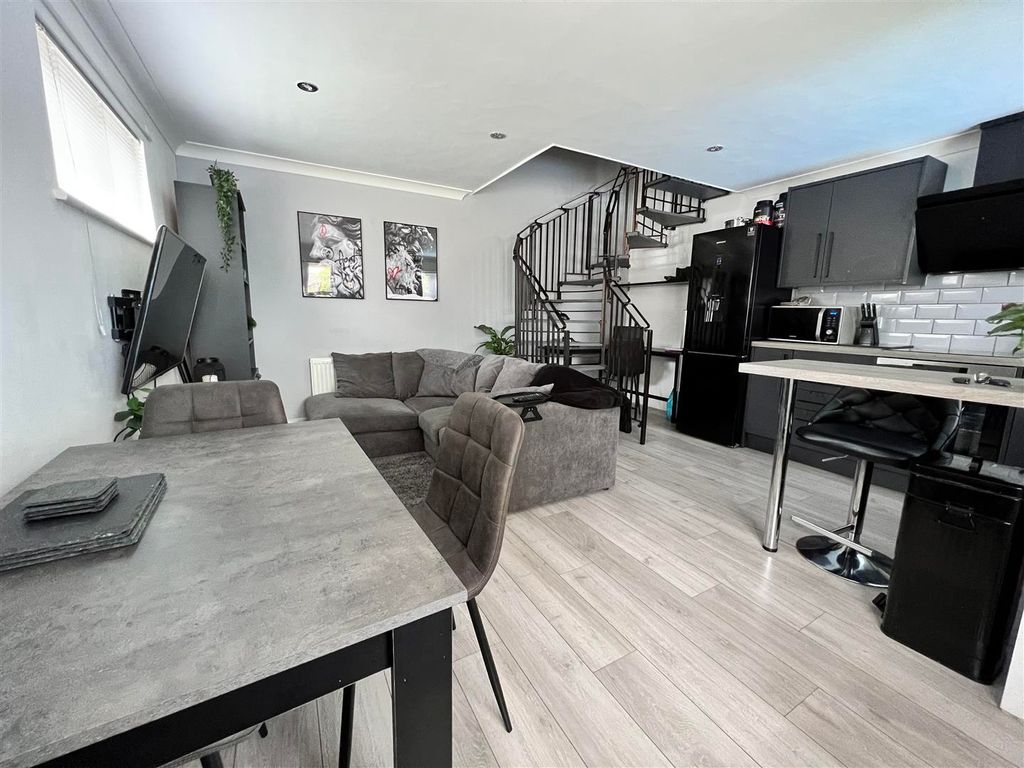 Property photo 2 of 16 Image