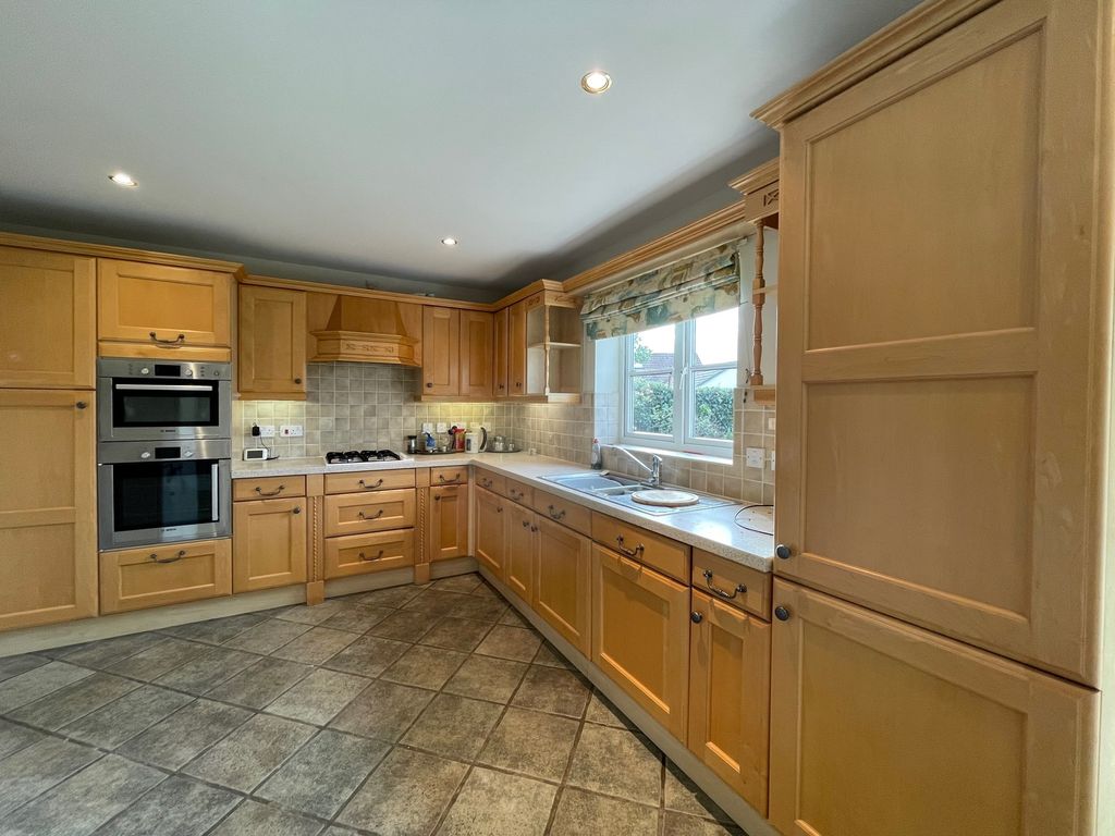 Property photo 2 of 16