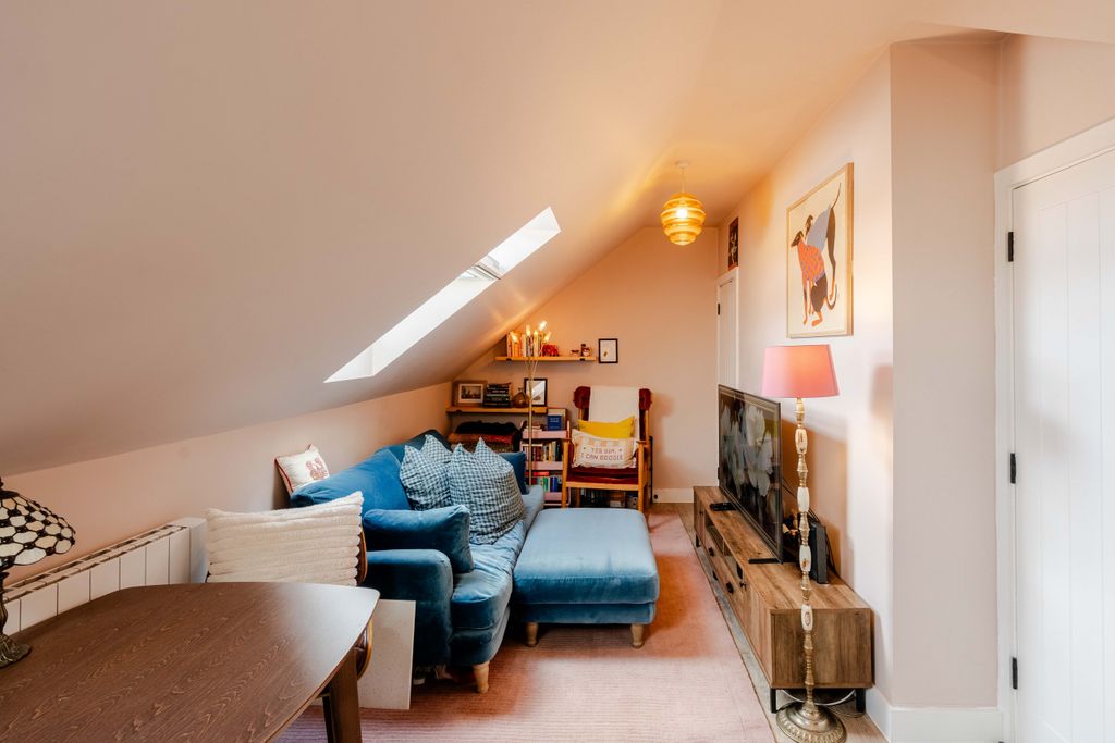 Property photo 2 of 11 1