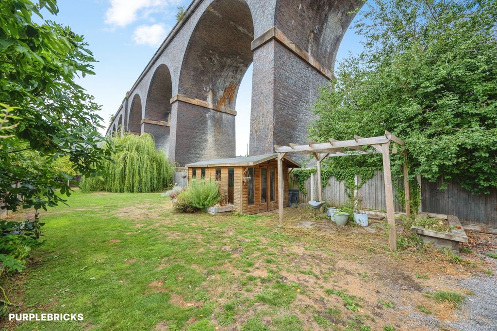 Property photo 3 of 35