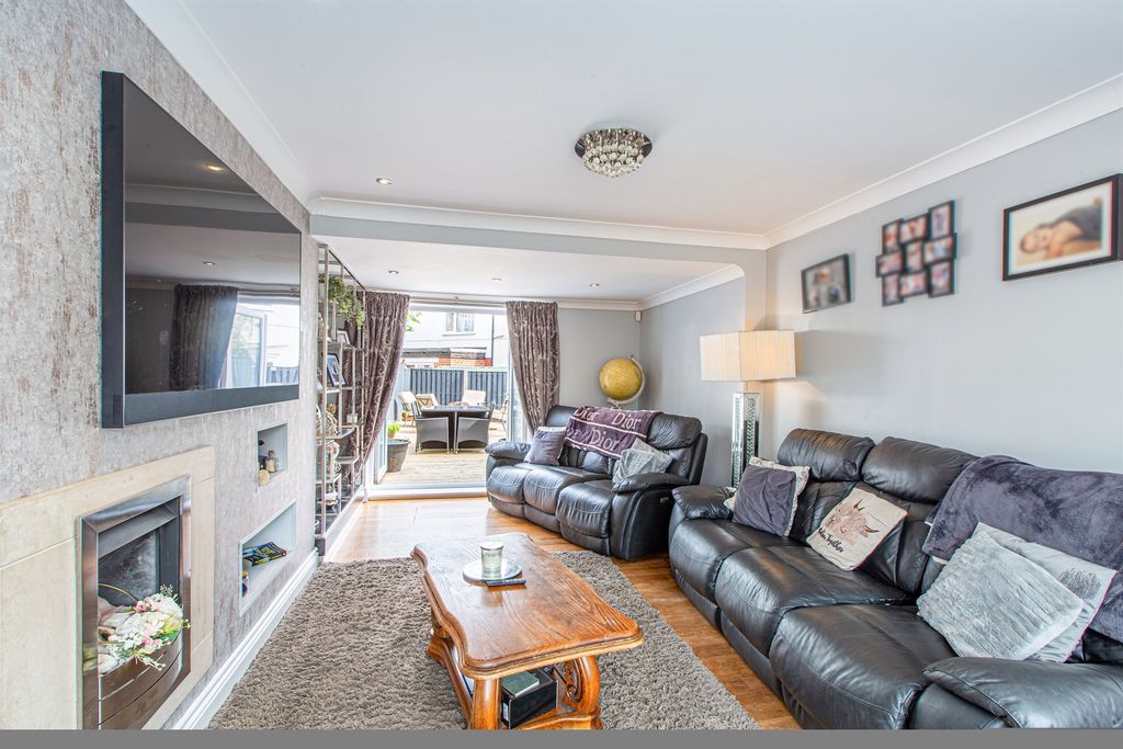 Property photo 3 of 20