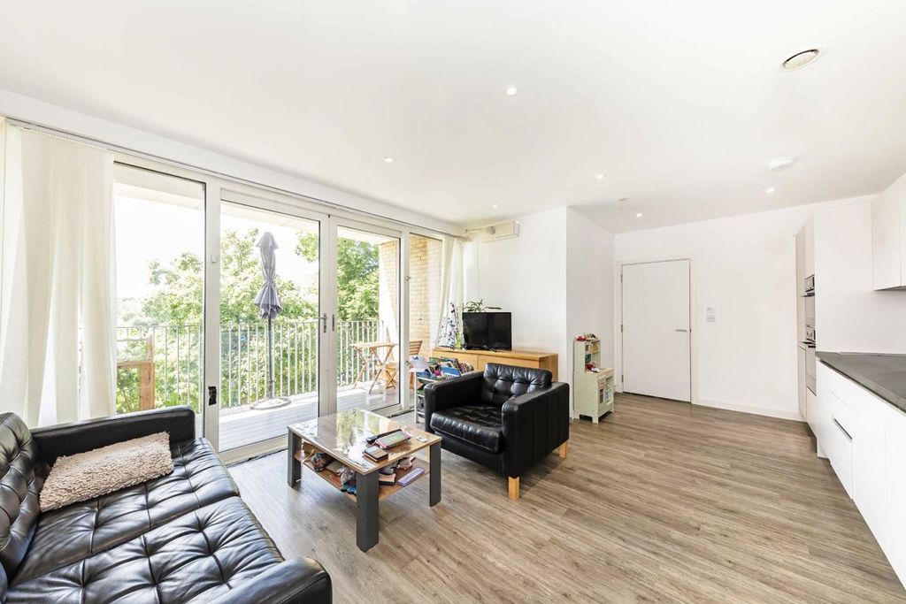 Property photo 2 of 6