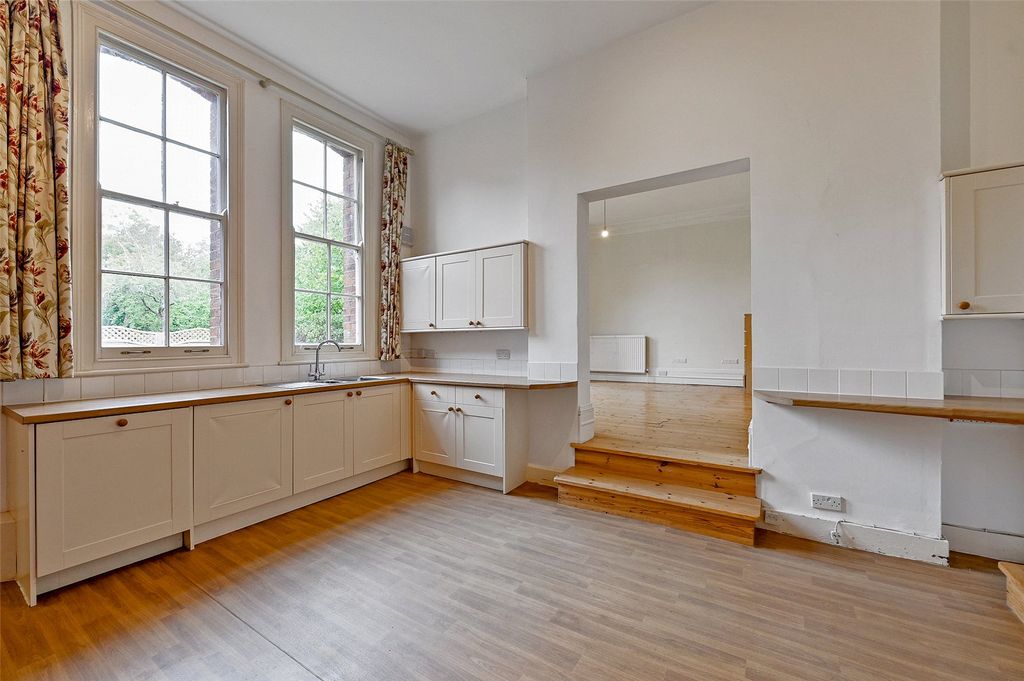 Property photo 3 of 11 Kitchen