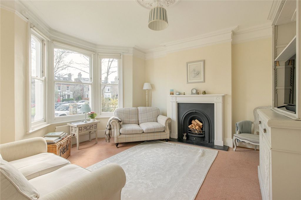 Property photo 2 of 11 Sitting Room