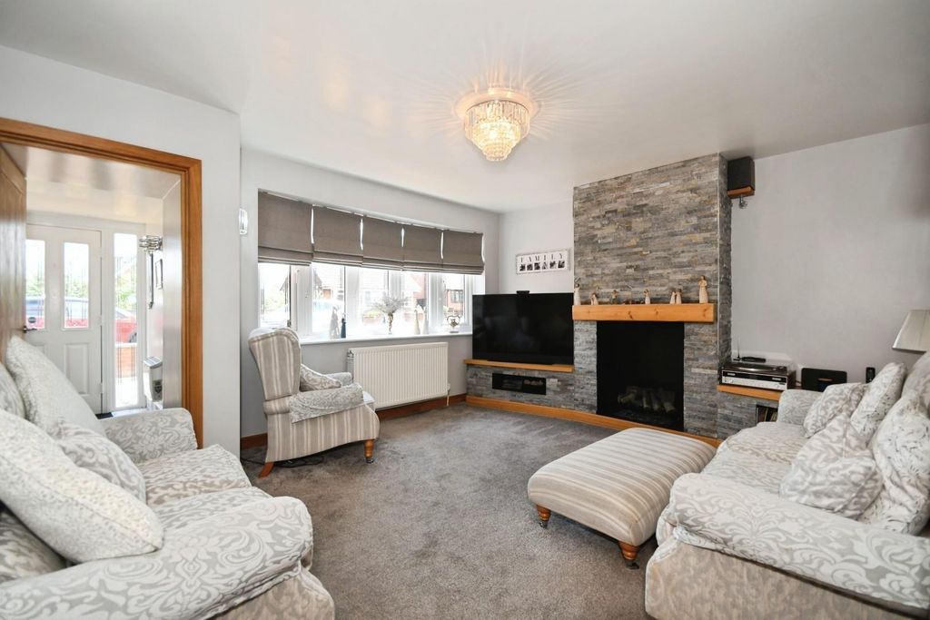 Property photo 3 of 25 Lounge.Jpg