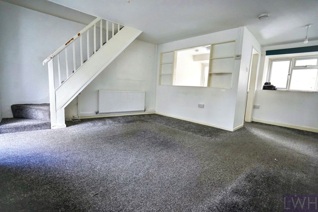 Property photo 3 of 10 Lounge