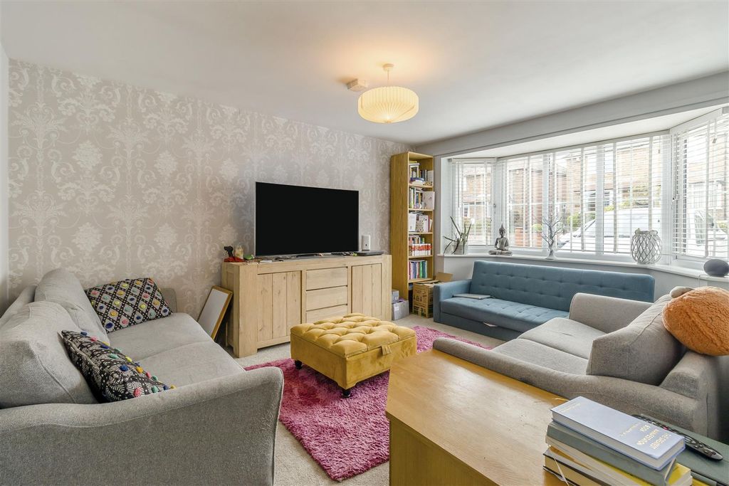 Property photo 2 of 18 8668943-Interior16.Jpg