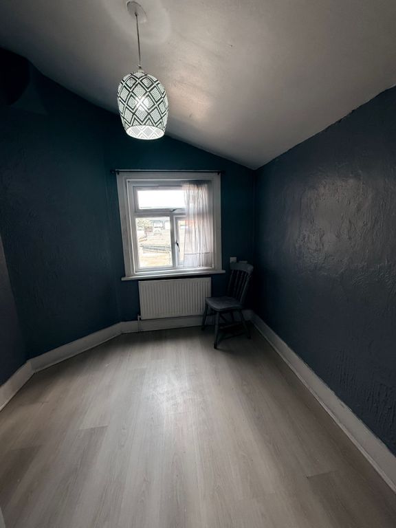 Property photo 3 of 10 1 (4)