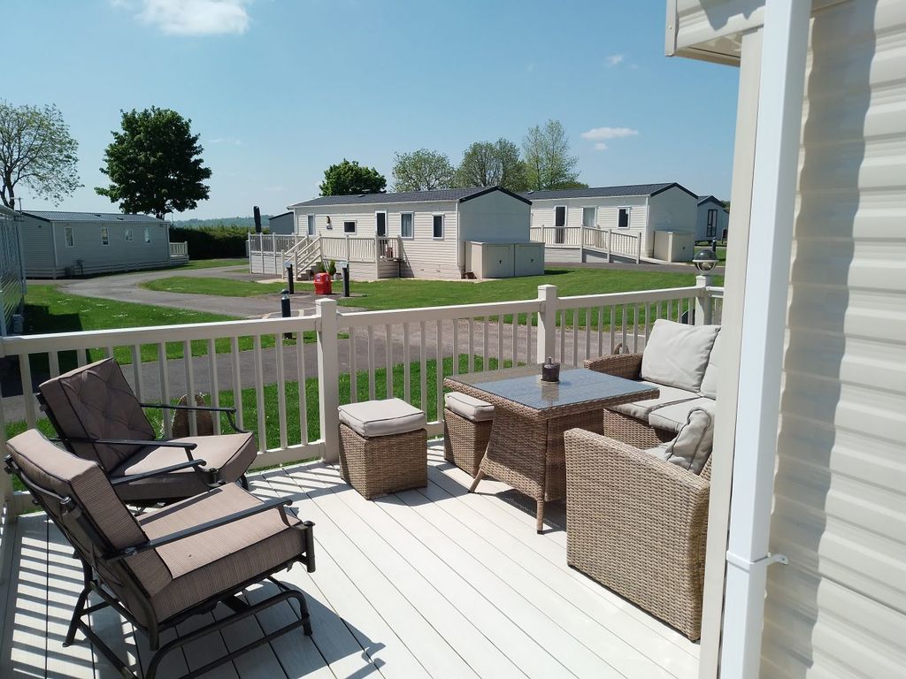 Property photo 2 of 10 Outside Seating 03E56832d8Af51Ddee8F0402c16B5d9d Scaled