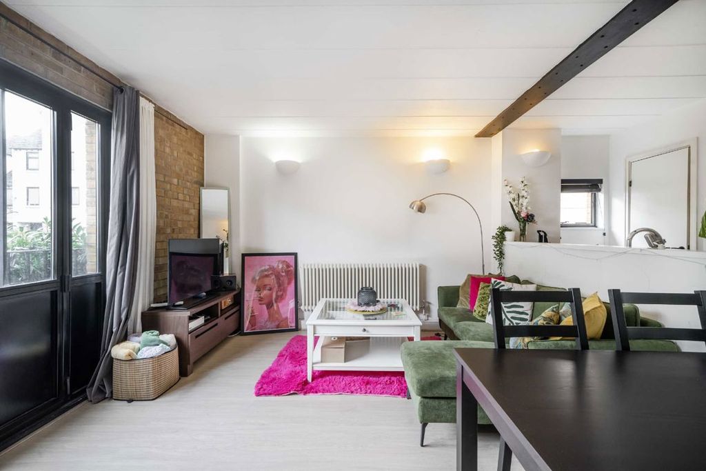 Property photo 2 of 6