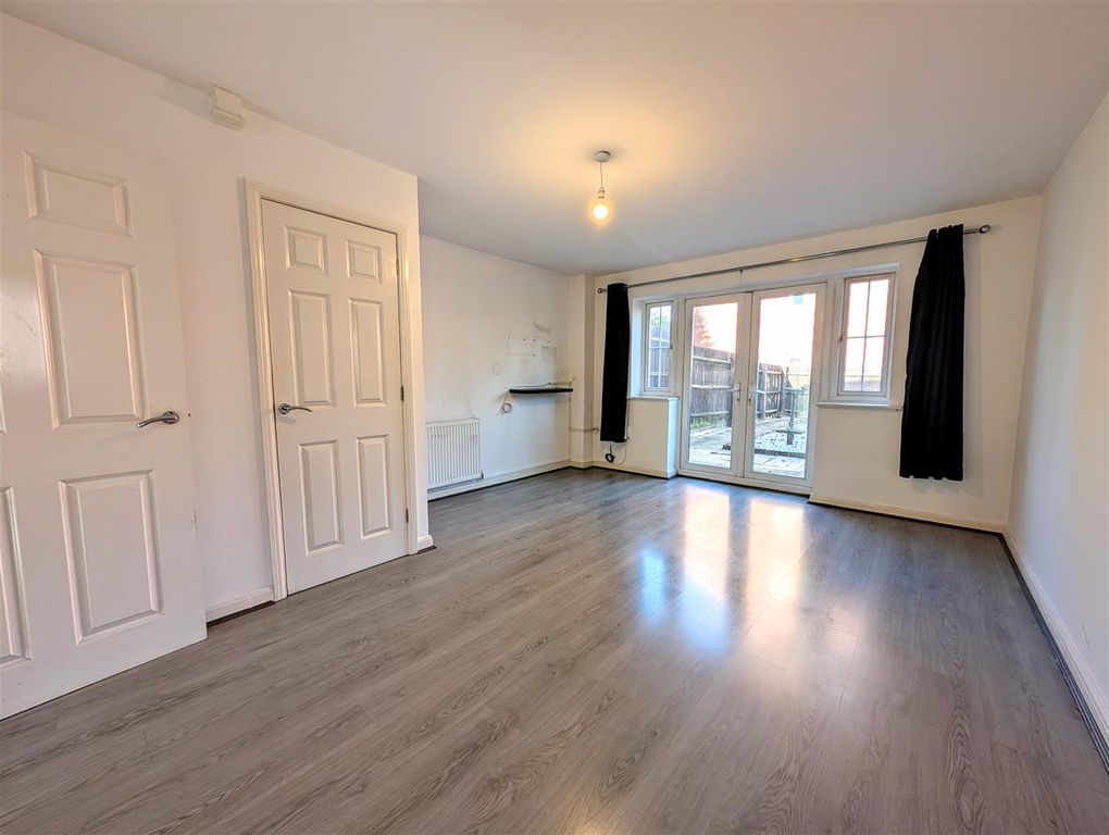 Property photo 1 of 20 Lounge.Jpg