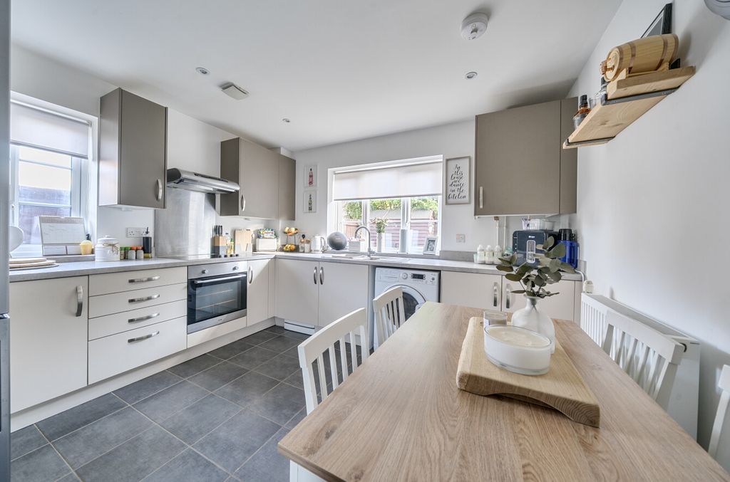 Property photo 3 of 12 1360706-3-68Dbfd8B49864