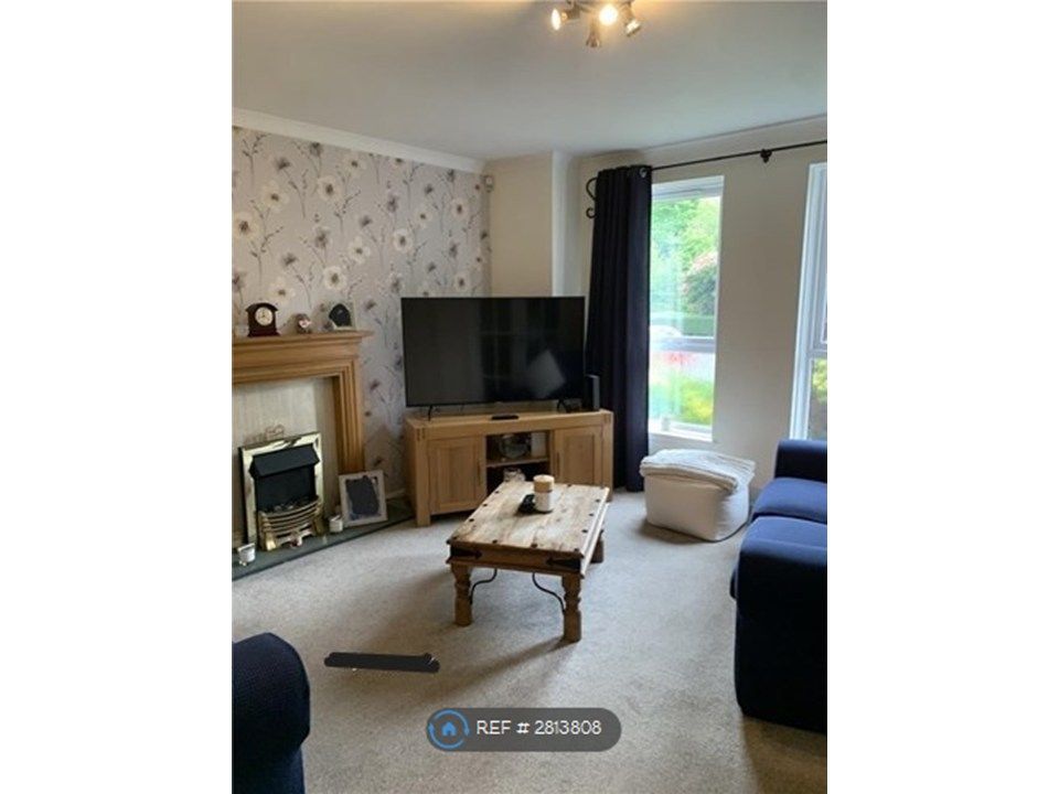Property photo 1 of 13 Livingroom