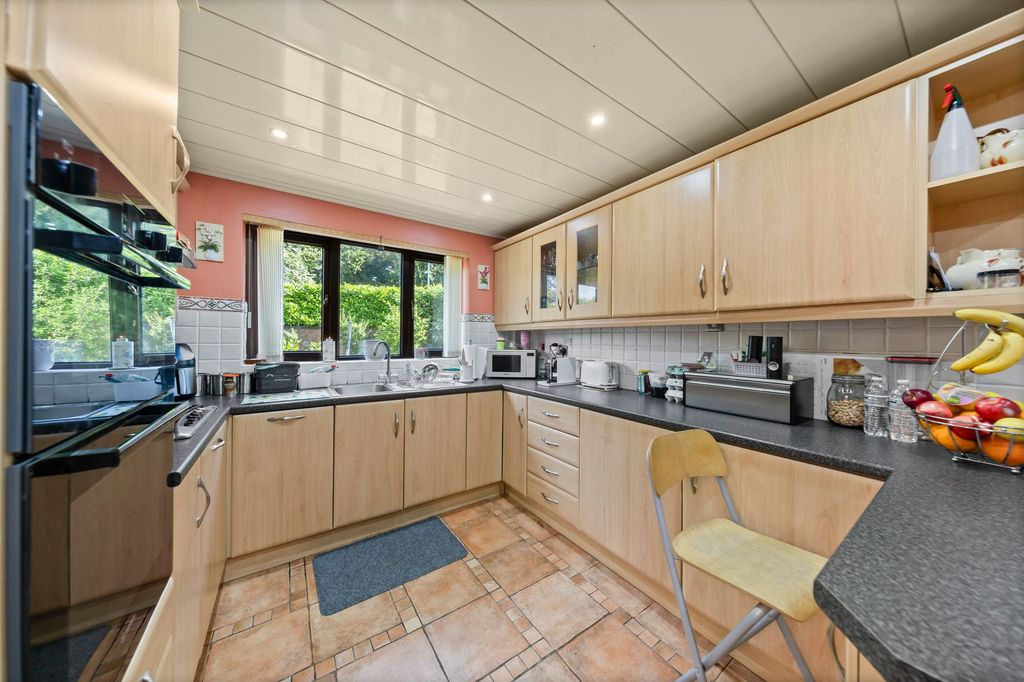 Property photo 3 of 25